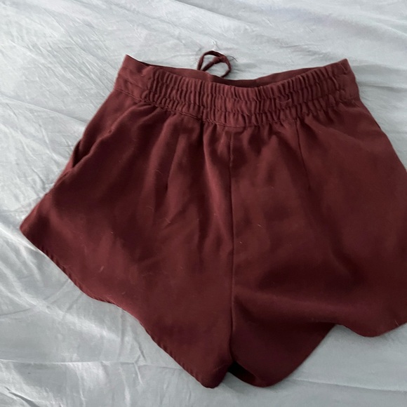 Aritzia burgundy shorts, size 4 - Picture 3 of 5